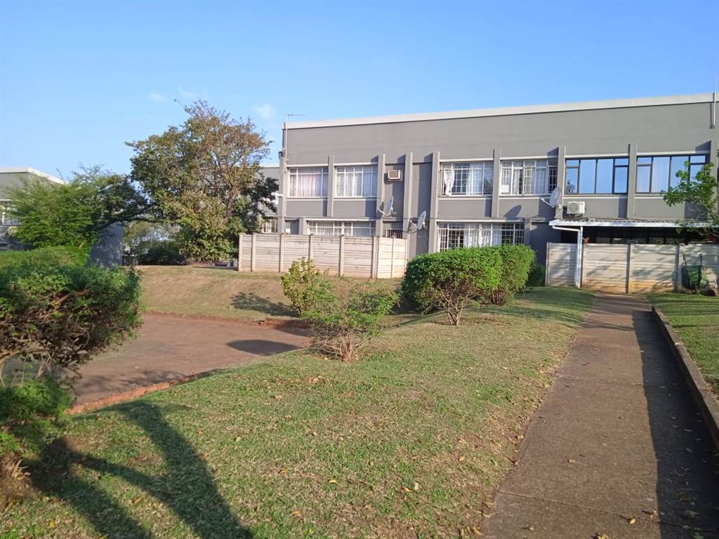 1 Bed Townhouse in Empangeni Central photo number 24