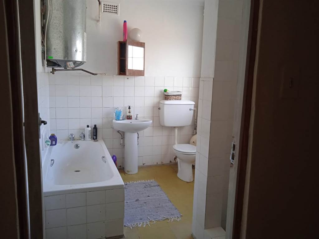 1 Bed Townhouse in Empangeni Central photo number 17