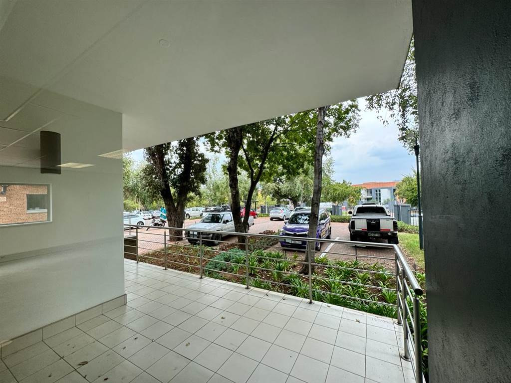 674  m² Commercial space in Bryanston photo number 4