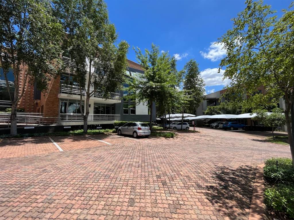 674  m² Commercial space in Bryanston photo number 2