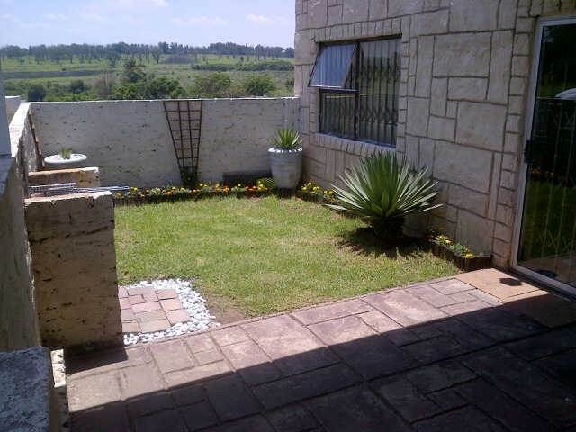 2 Bed Garden Cottage in Lanseria and surrounds photo number 2