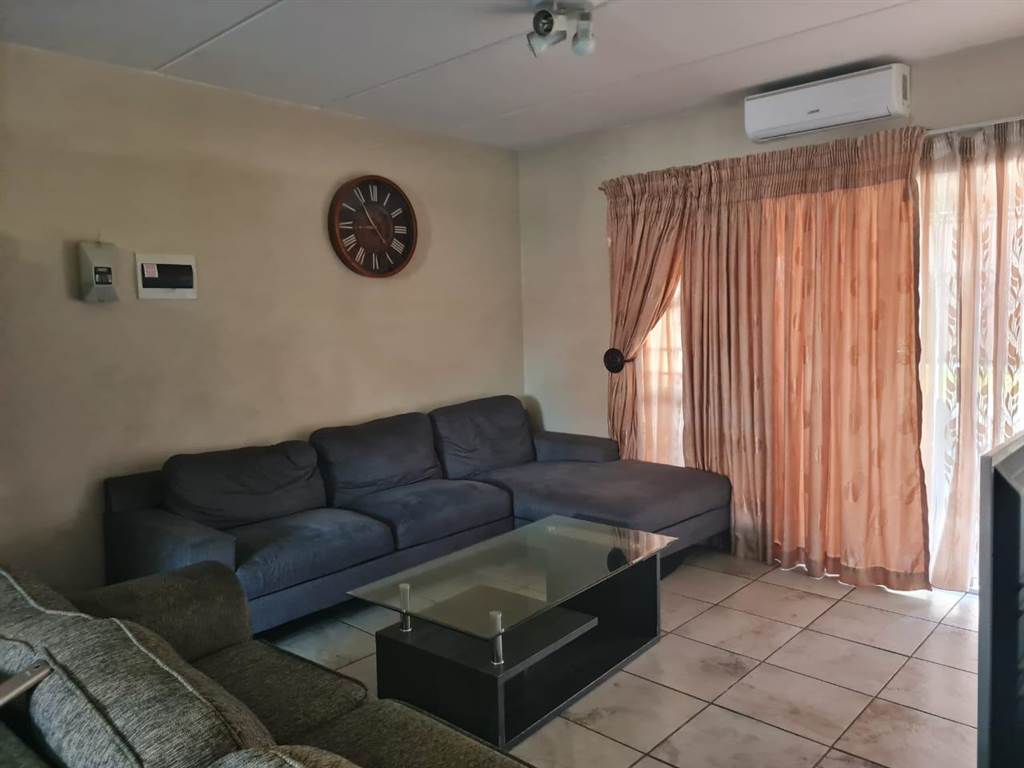3 Bed Apartment in Waterval East photo number 10