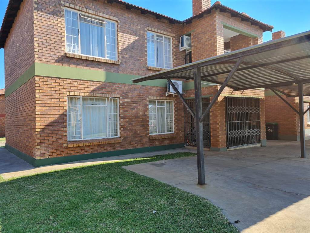 3 Bed Apartment in Waterval East photo number 1