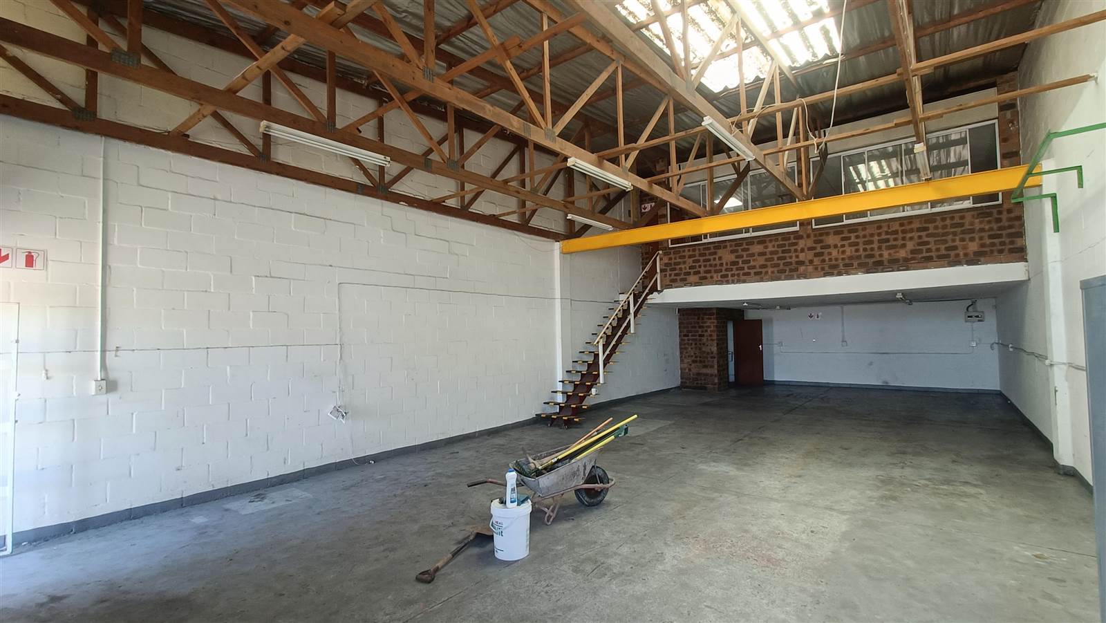 175  m² Industrial space in Montague Gardens photo number 2
