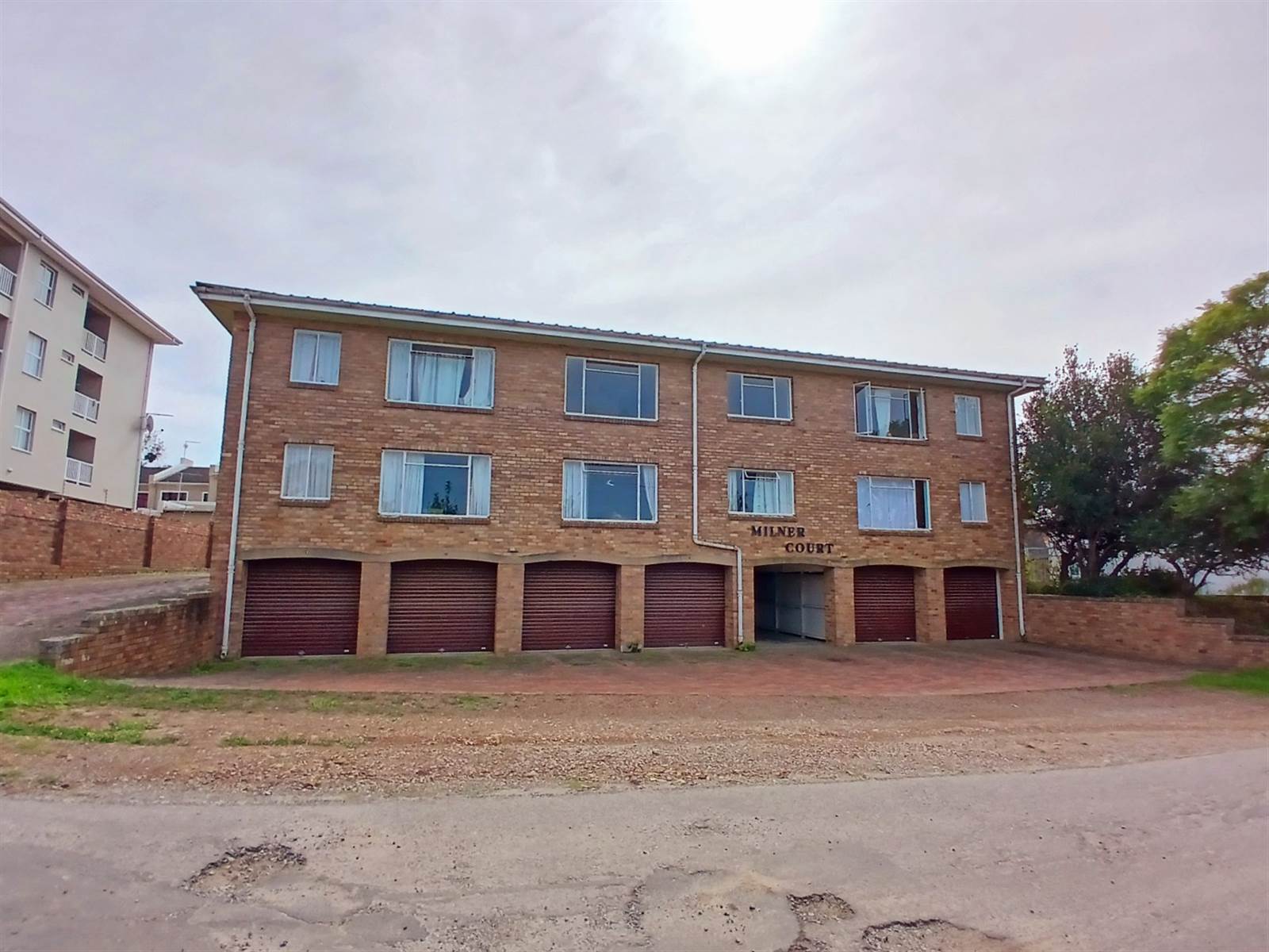 3 Bed Apartment in Grahamstown Central photo number 1