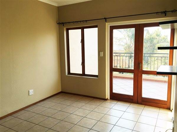 3 Bed Townhouse in Centurion Golf Estate photo number 6
