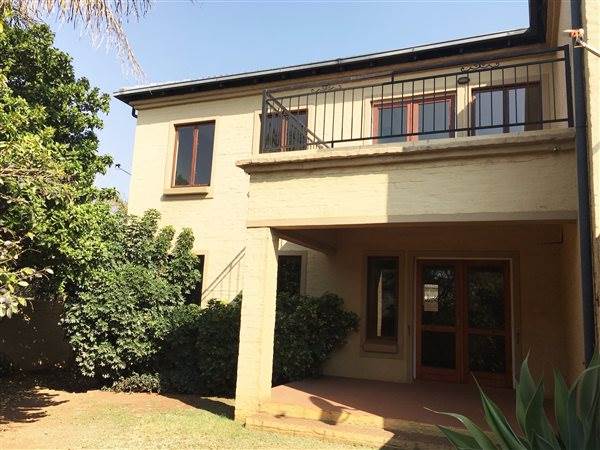 3 Bed Townhouse in Centurion Golf Estate photo number 2