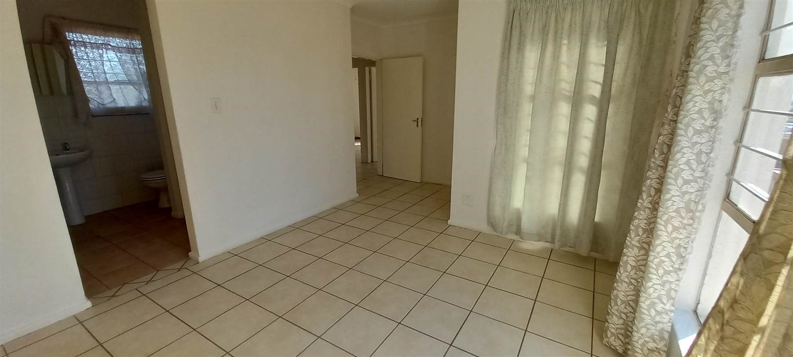 3 Bed Townhouse in Radiokop photo number 7