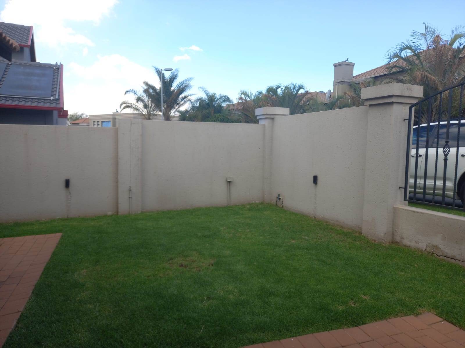 4 Bed Apartment in Greenstone Hill photo number 2