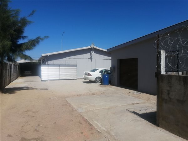 143 m² Industrial space 143 m² Industrial space