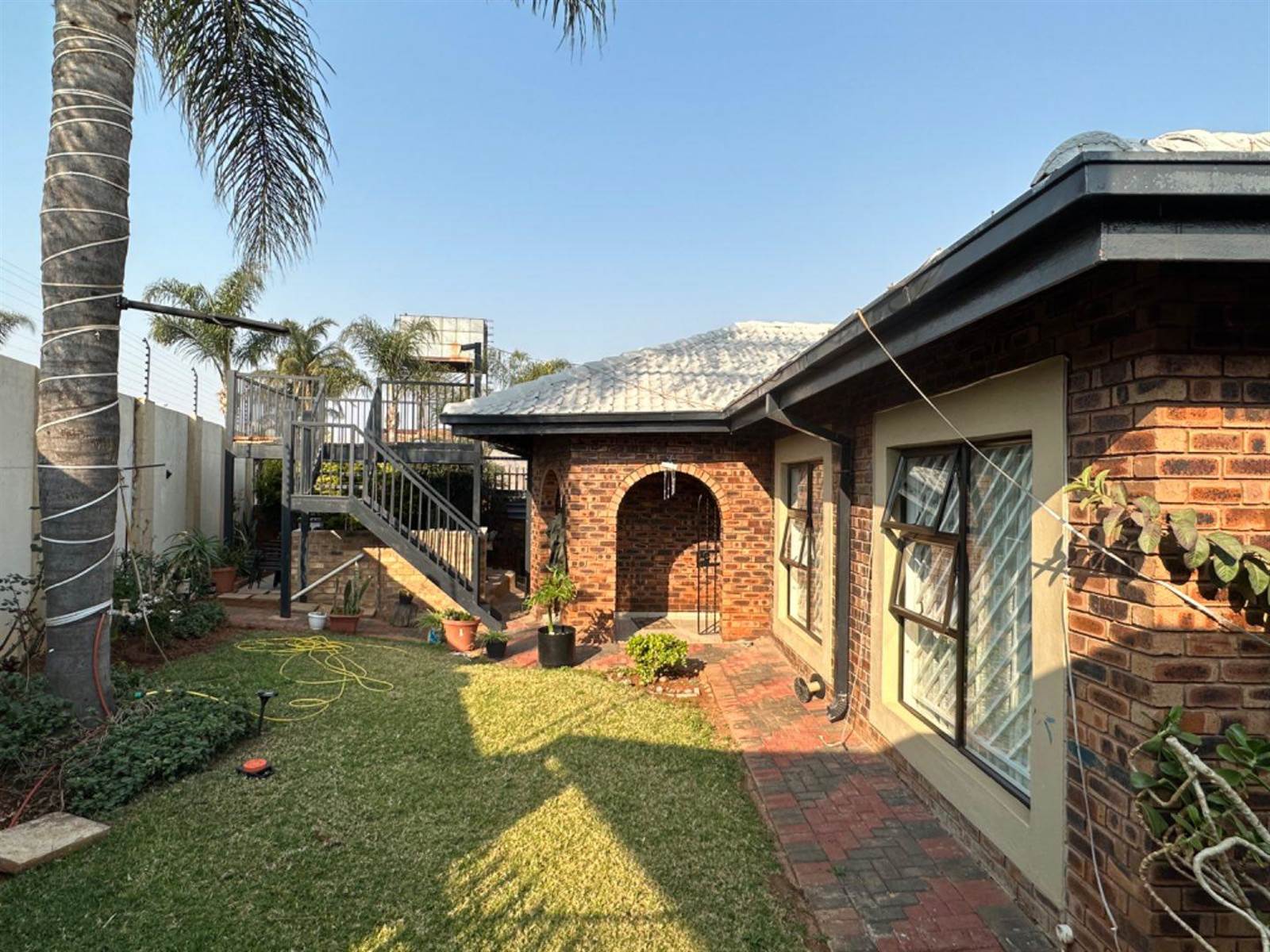 7 Bed House in Laudium photo number 3