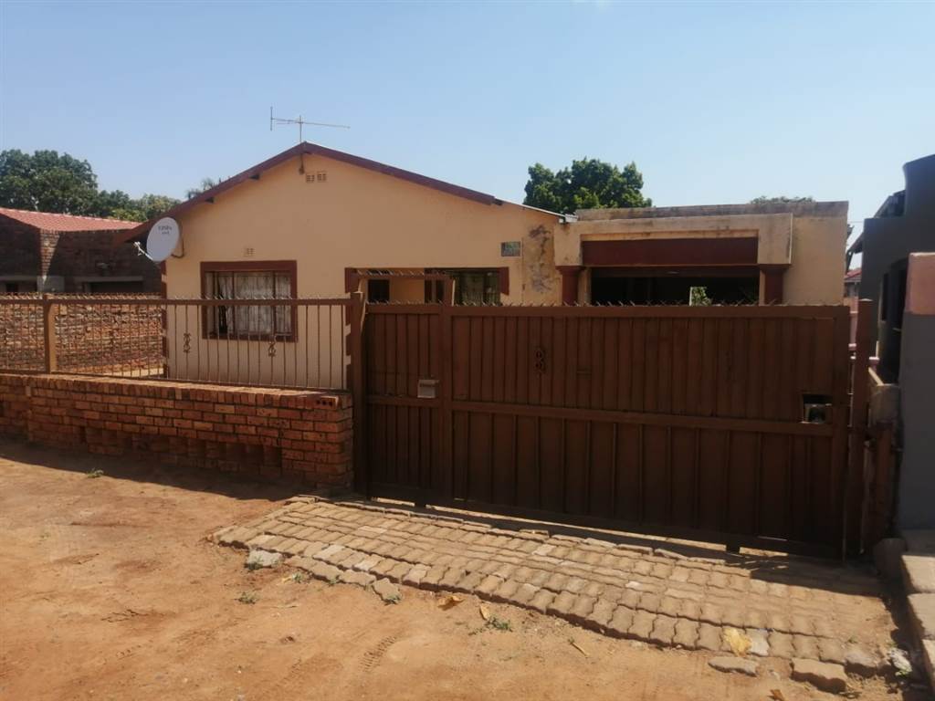 3 Bed House in Lebowakgomo photo number 13