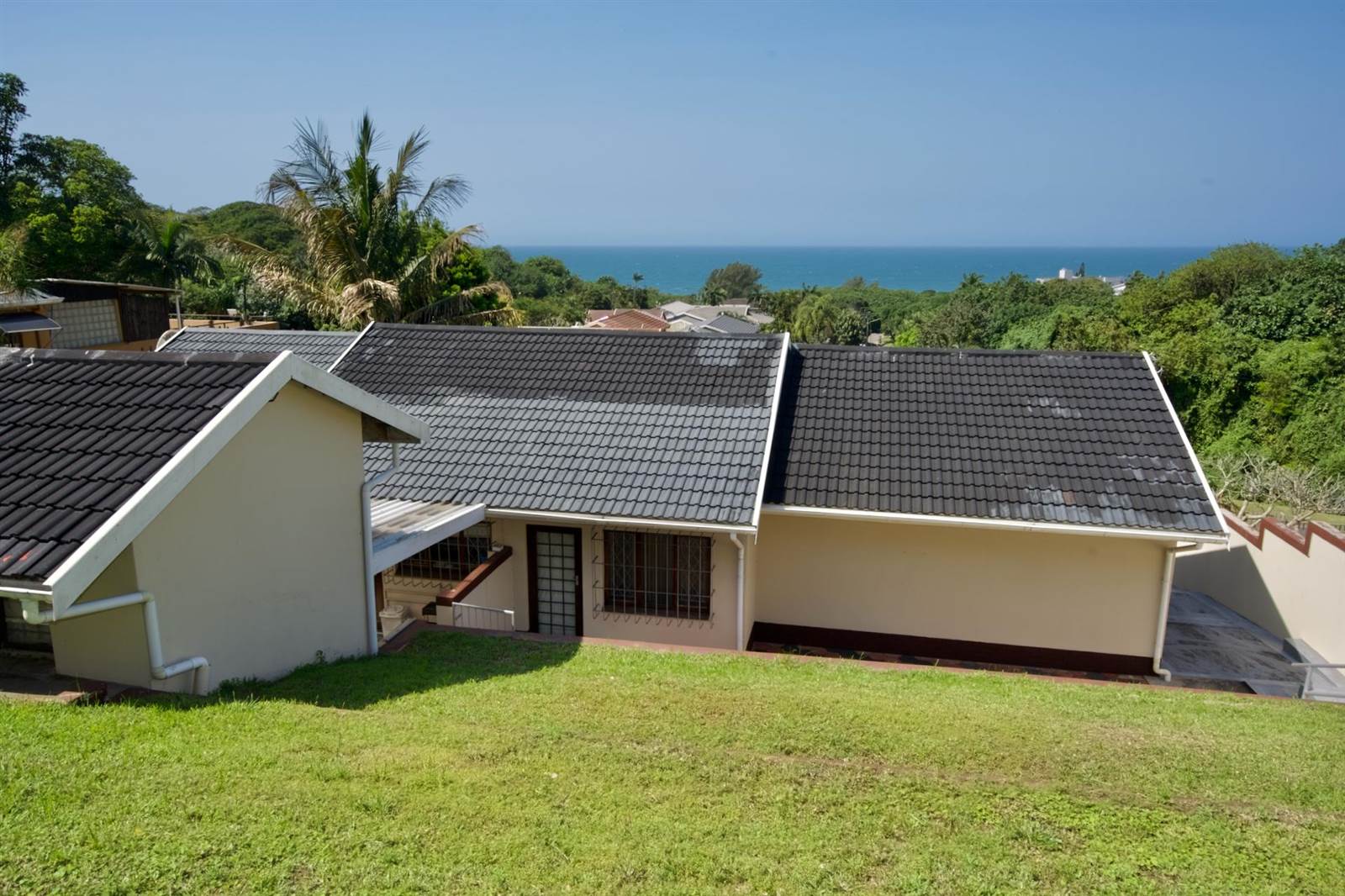 3 Bed House in Blythedale Beach photo number 11