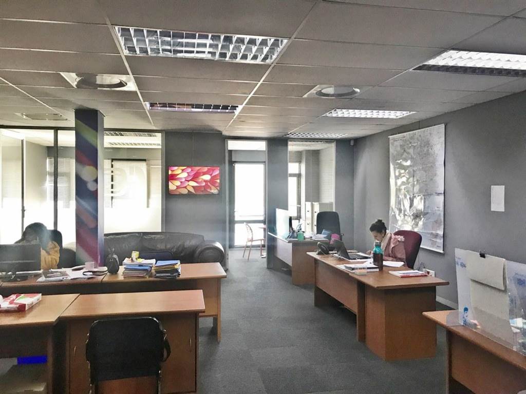 152  m² Office Space in Bedfordview photo number 5