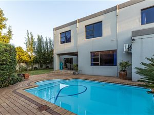 4 Bed House in Silver Lakes Golf Estate