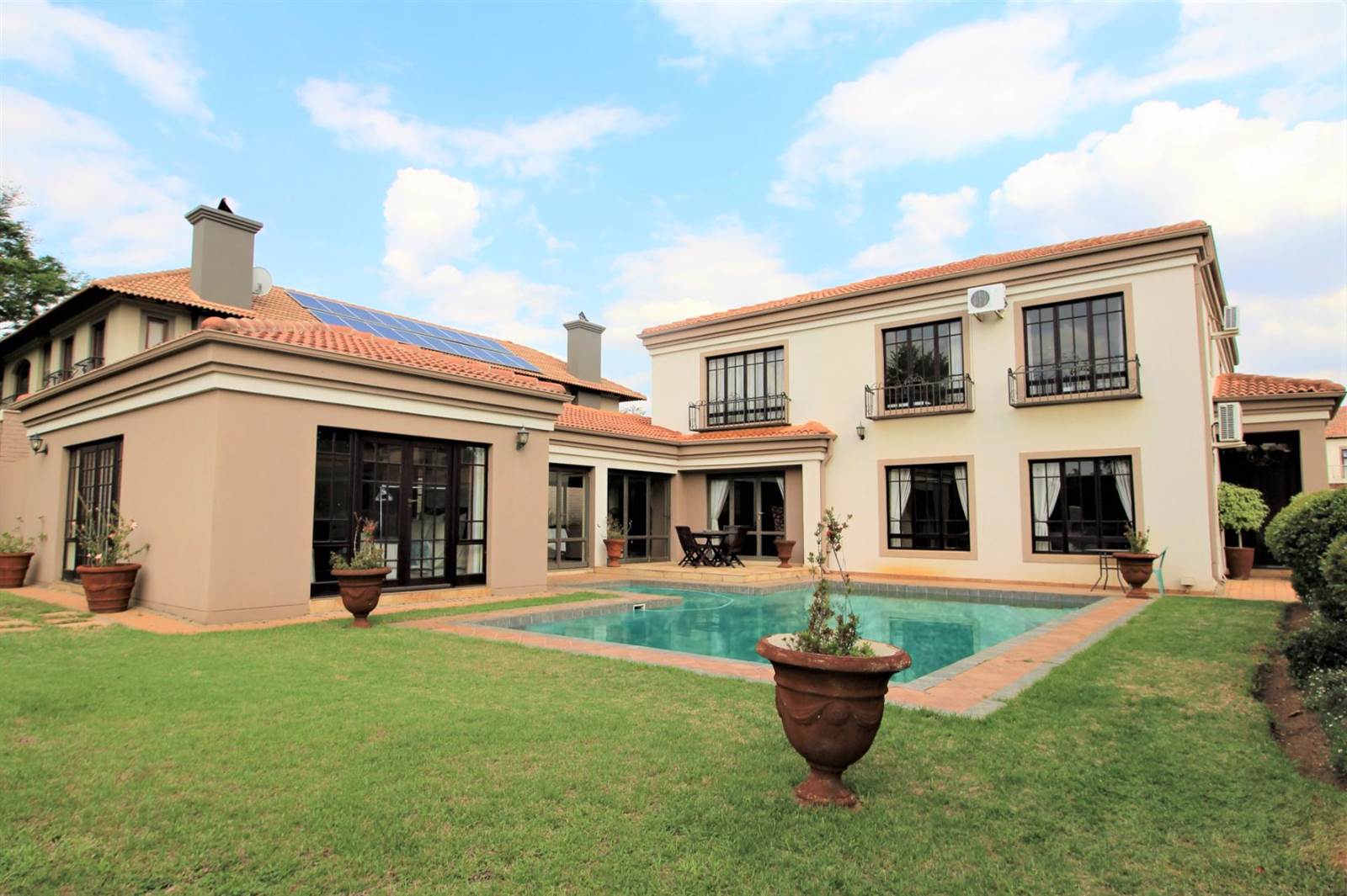 5 Bed House in Silver Lakes Golf Estate photo number 1