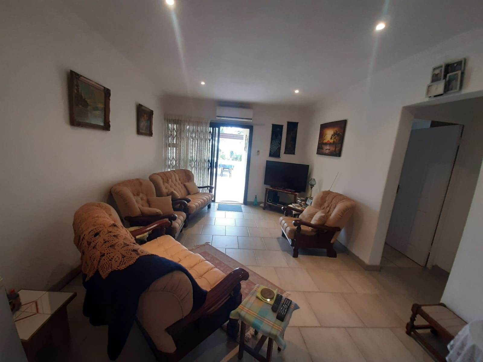 2 Bed Townhouse in Illovo Beach photo number 4