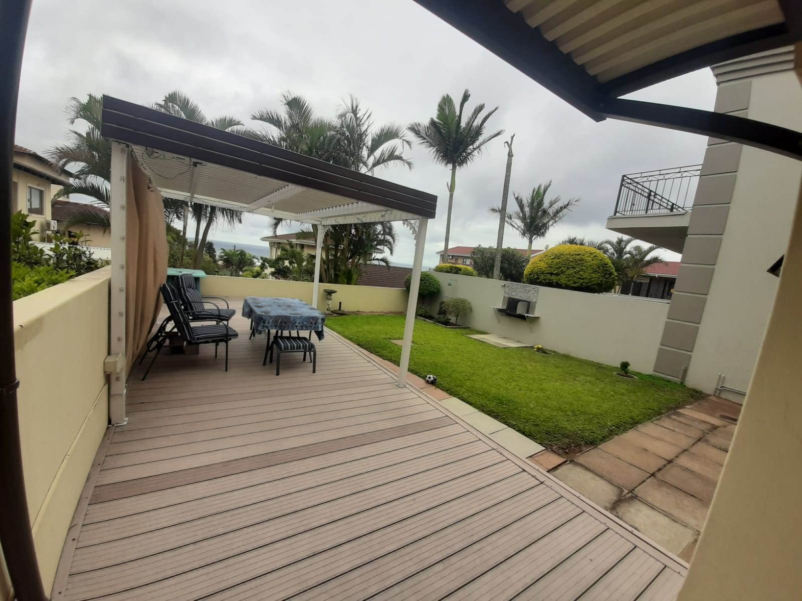 2 Bed Townhouse in Illovo Beach photo number 2