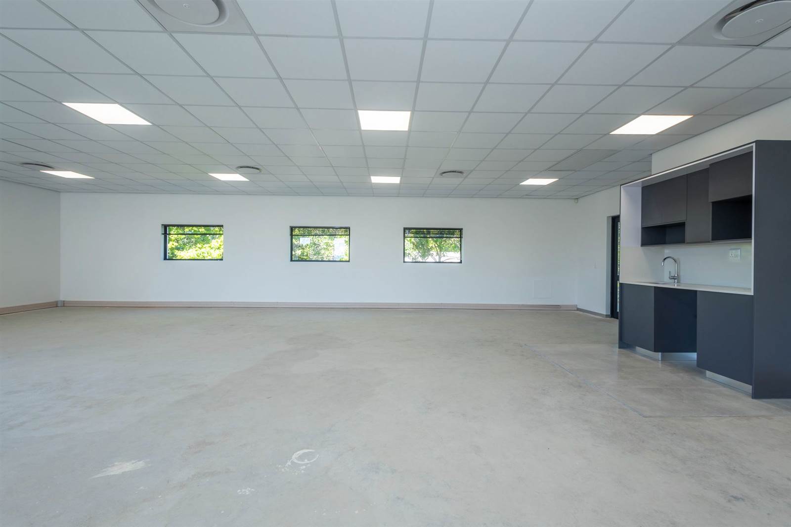 169  m² Office Space in Wellway Park photo number 9