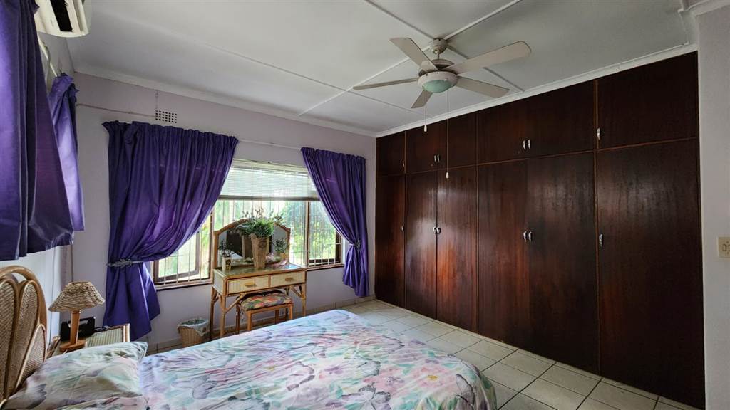 5 Bed House in Uvongo photo number 20