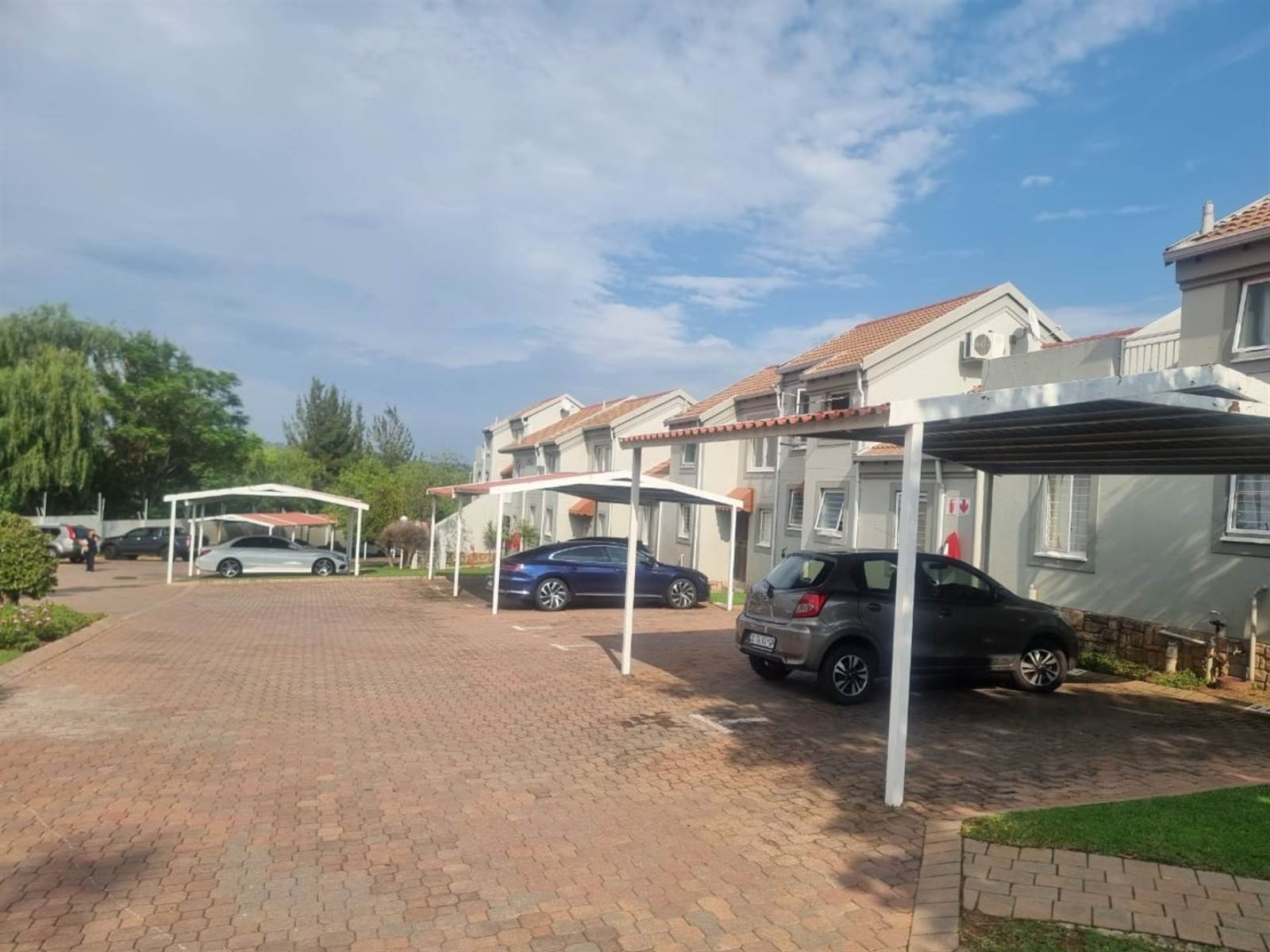 2 Bed Townhouse in Sunninghill photo number 10