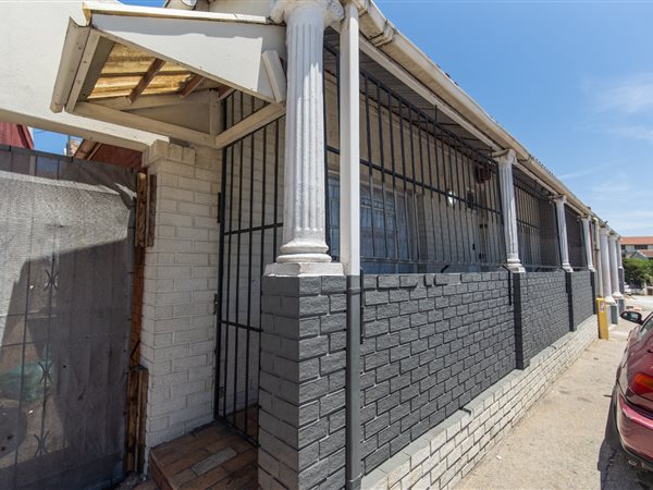 4 Bedroom House 4 Bedroom House