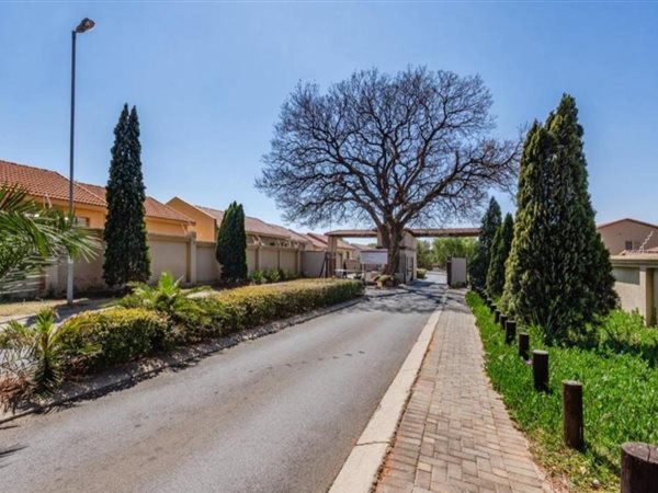 2 Bedroom Townhouse 2 Bedroom Townhouse