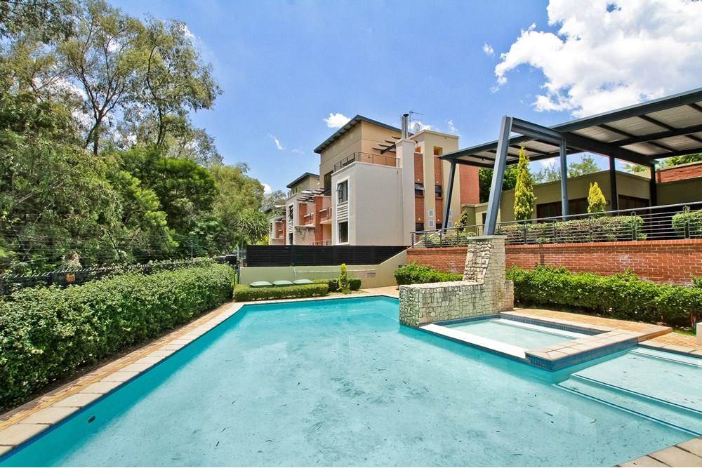 2 Bed Apartment in Douglasdale photo number 19