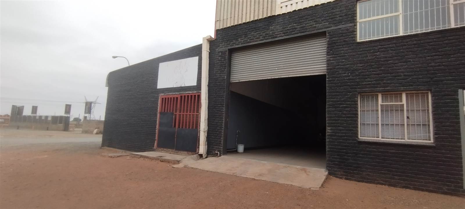 450  m² Commercial space in Vanderbijlpark NW photo number 1