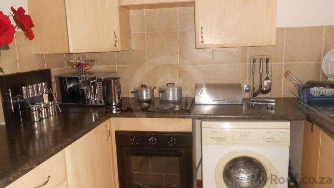 2 Bed Flat in Erand Gardens photo number 9