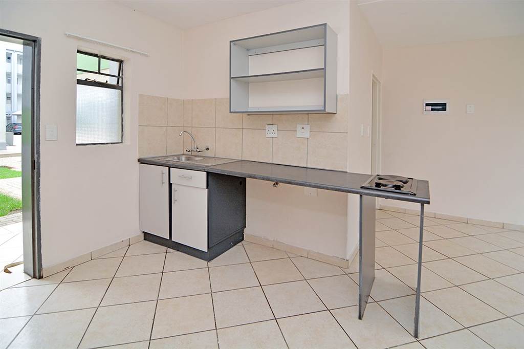 2 Bed Apartment in Jabulani photo number 21