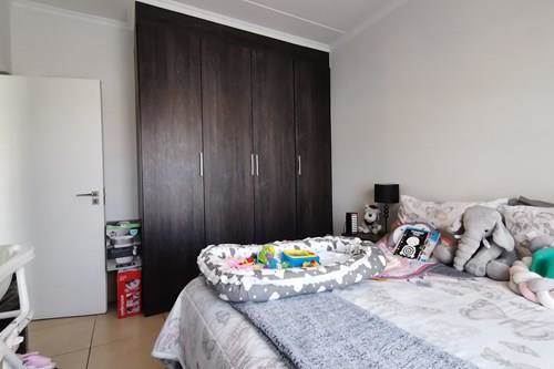 3 Bed Apartment in Greenstone Hill photo number 14