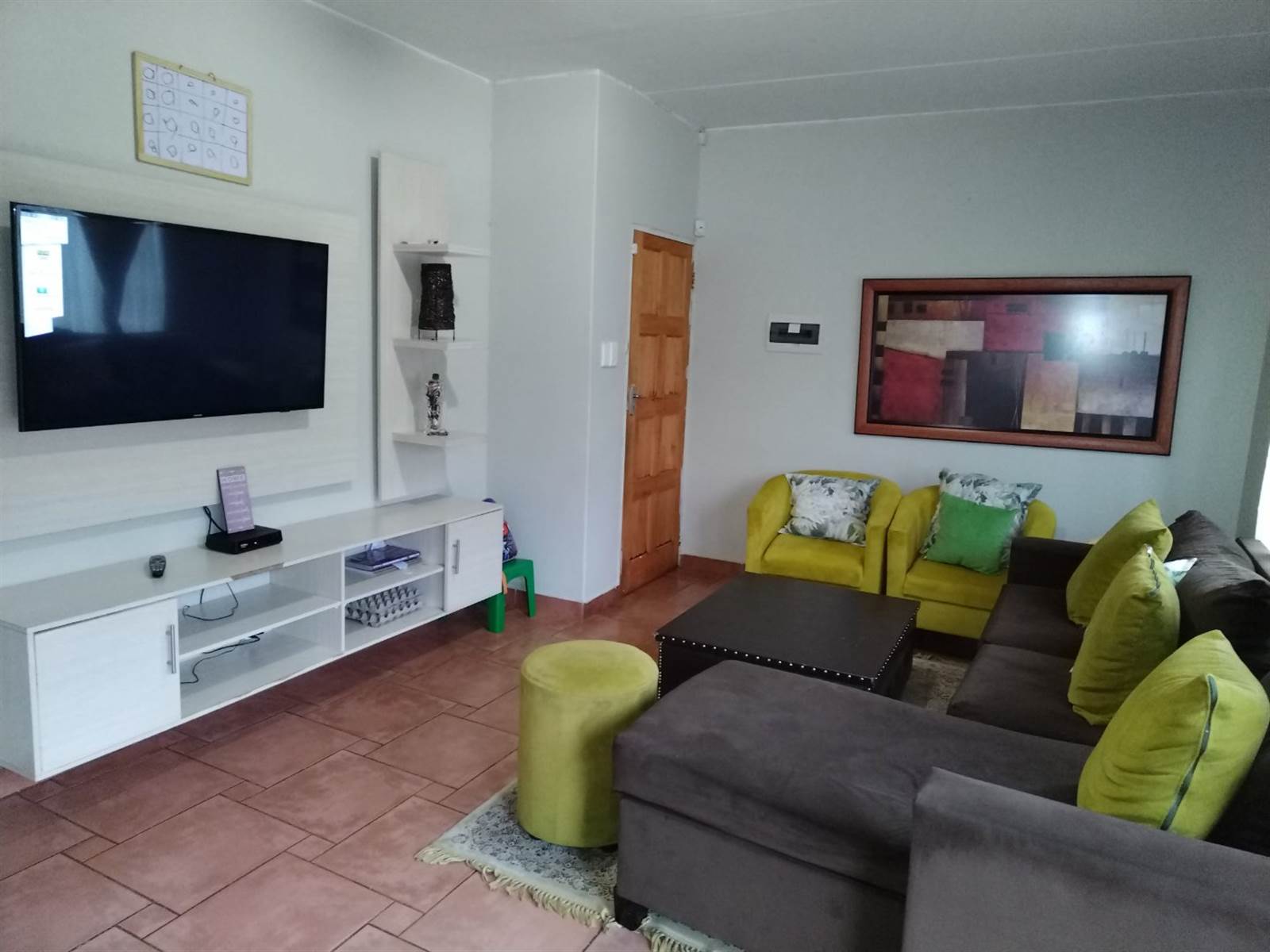 2 Bed Apartment in Clarina photo number 3