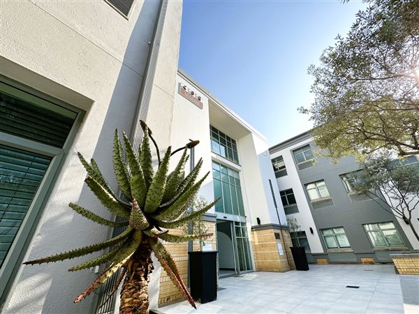 733  m² Office Space in Hillcrest