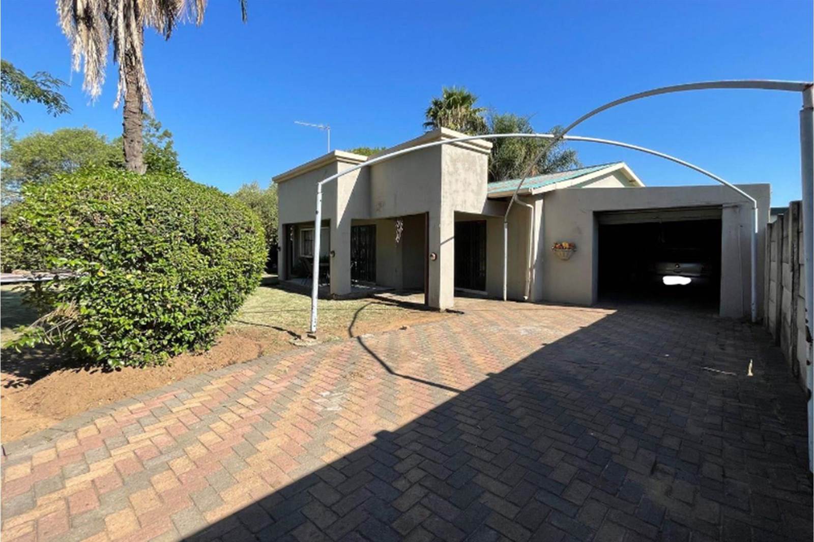 3 Bed House in Barry Hertzog Park photo number 3