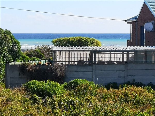 987 m² Land available in Pearly Beach