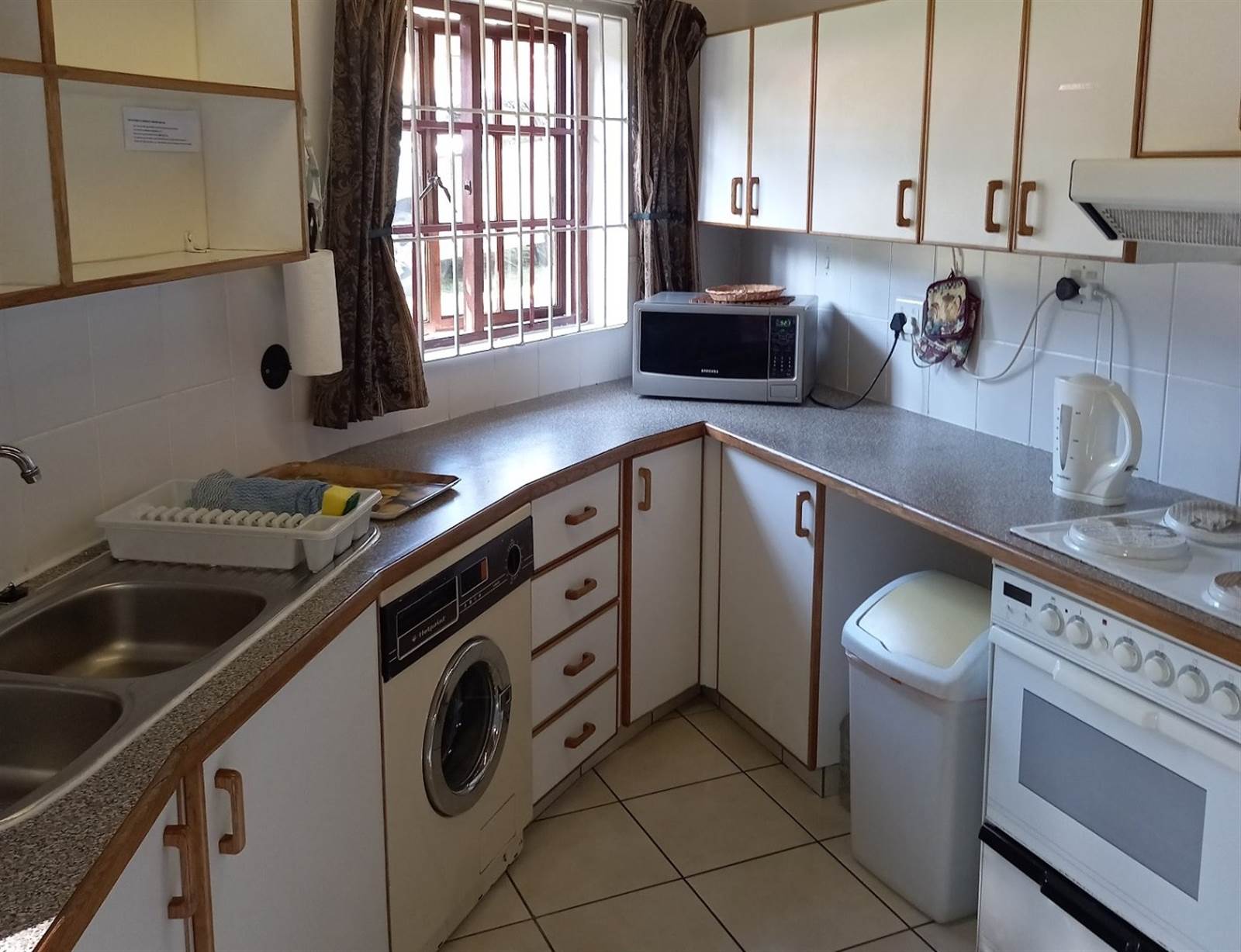 2 Bed Townhouse in Umtentweni photo number 3