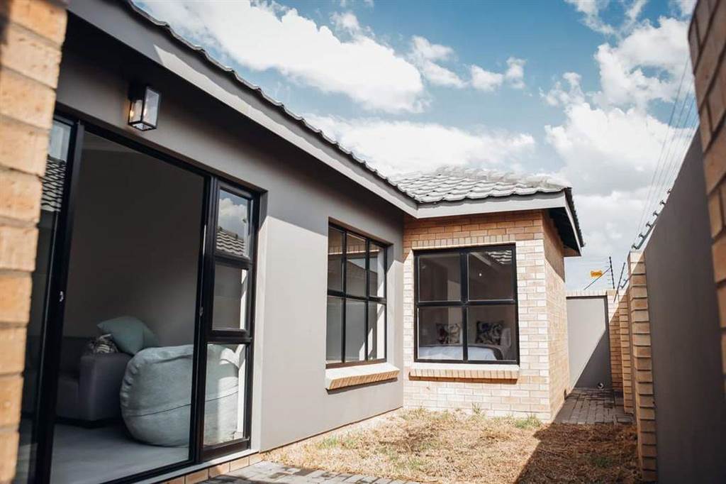 3 Bed House in Secunda photo number 11