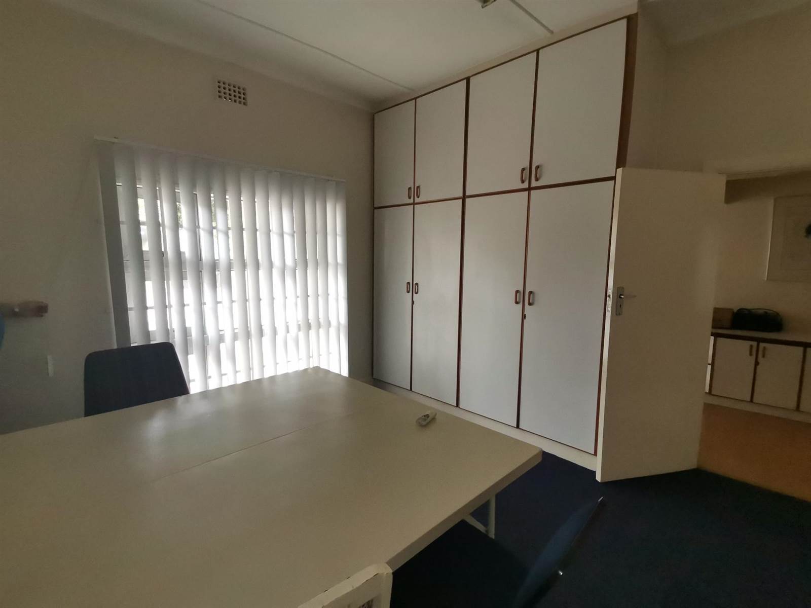 180  m² Commercial space in Parow photo number 9