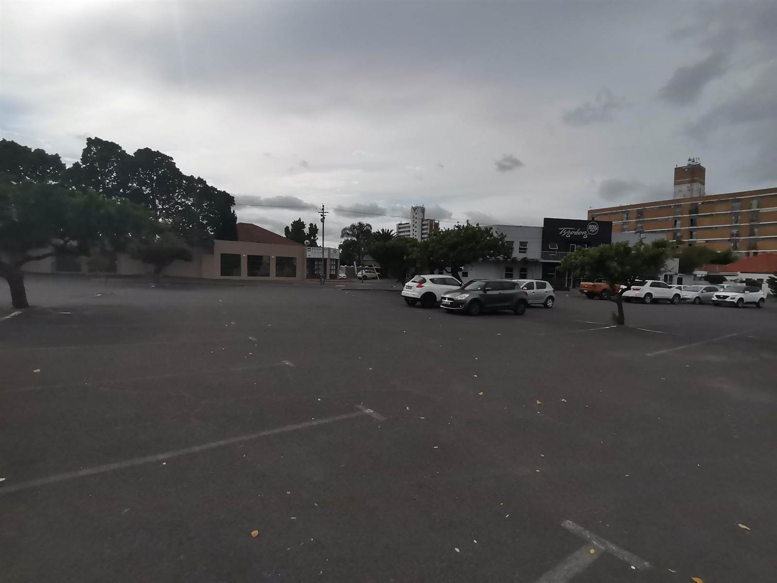 180  m² Commercial space in Parow photo number 4