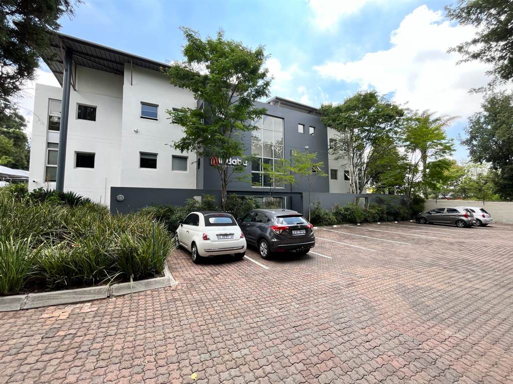 150  m² Commercial space in Bryanston photo number 1