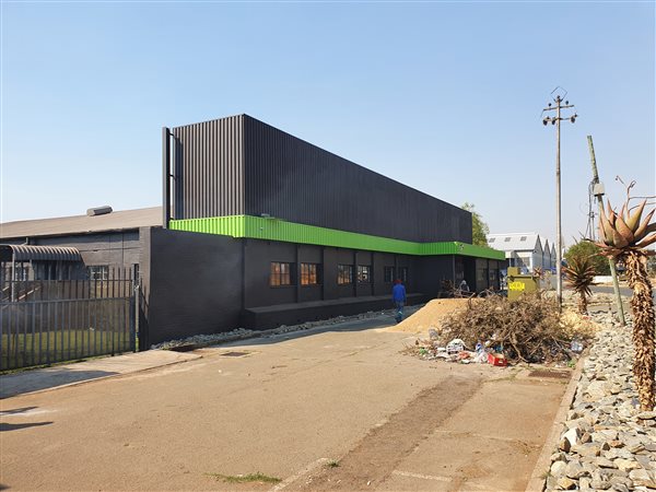 1 350  m² Industrial space