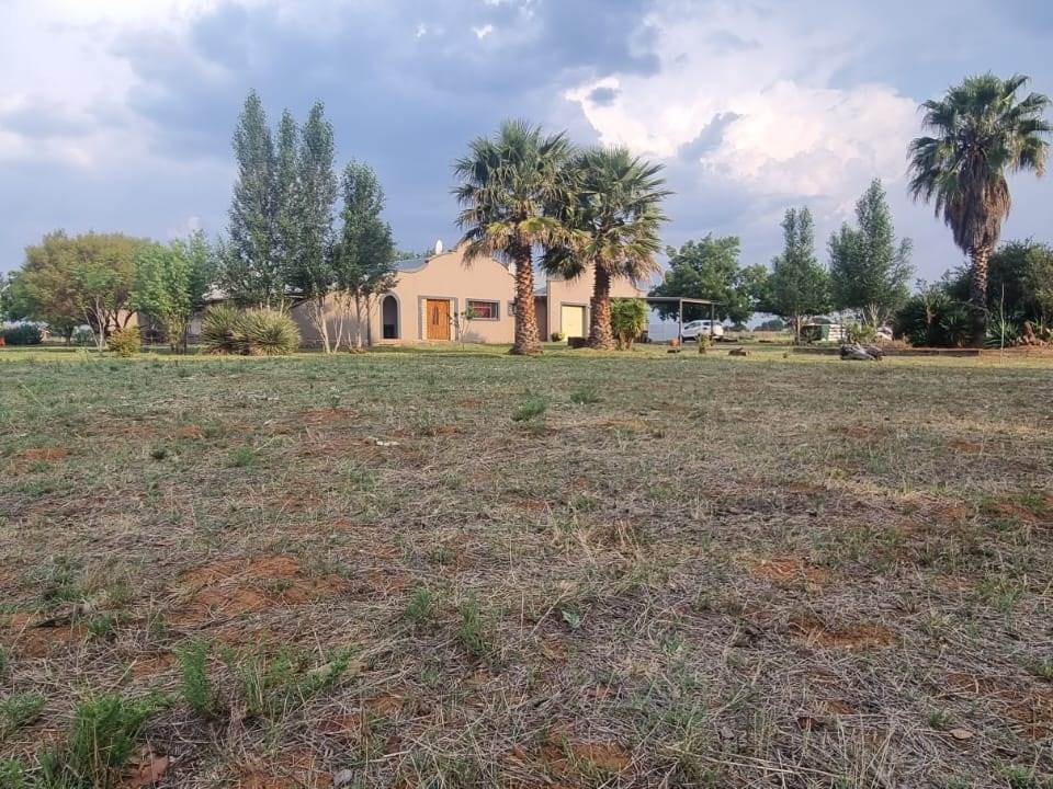 5 Bed House in Bloemfontein photo number 2