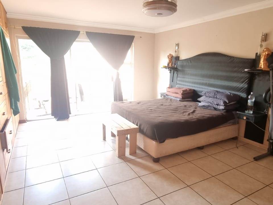 5 Bed House in Bloemfontein photo number 17
