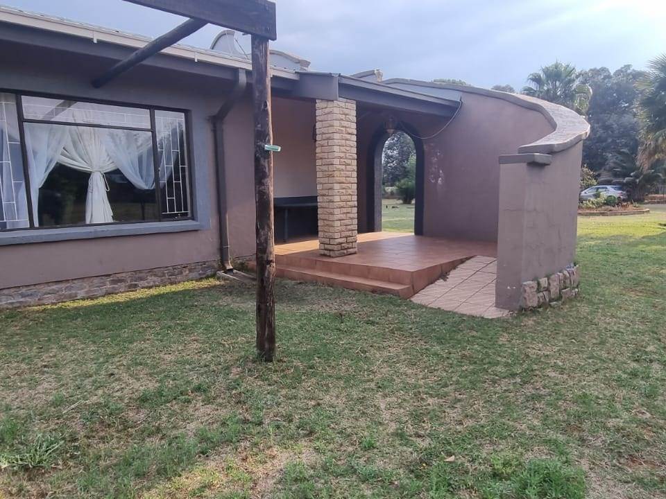 5 Bed House in Bloemfontein photo number 4