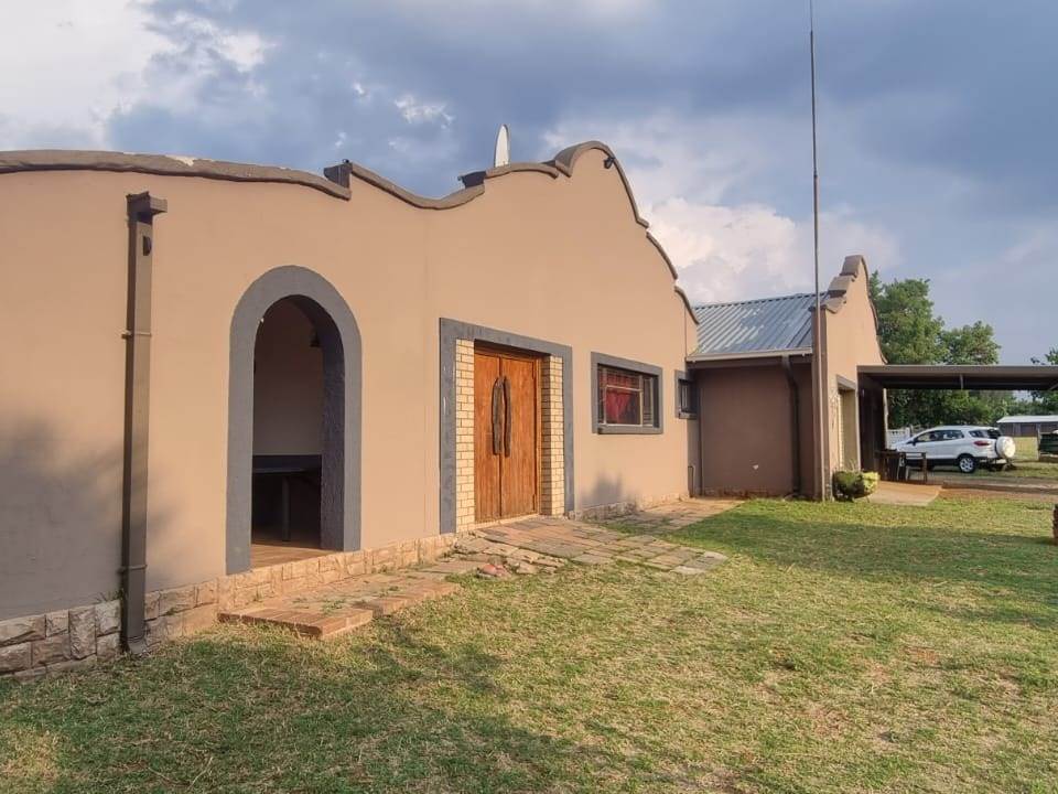5 Bed House in Bloemfontein photo number 1
