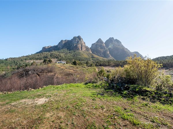 9 683 m² Land