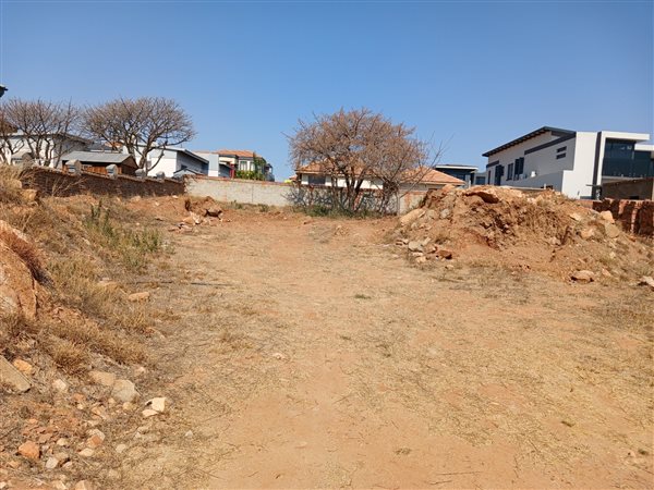 787 m² Land