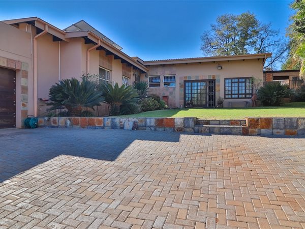 5 Bedroom House