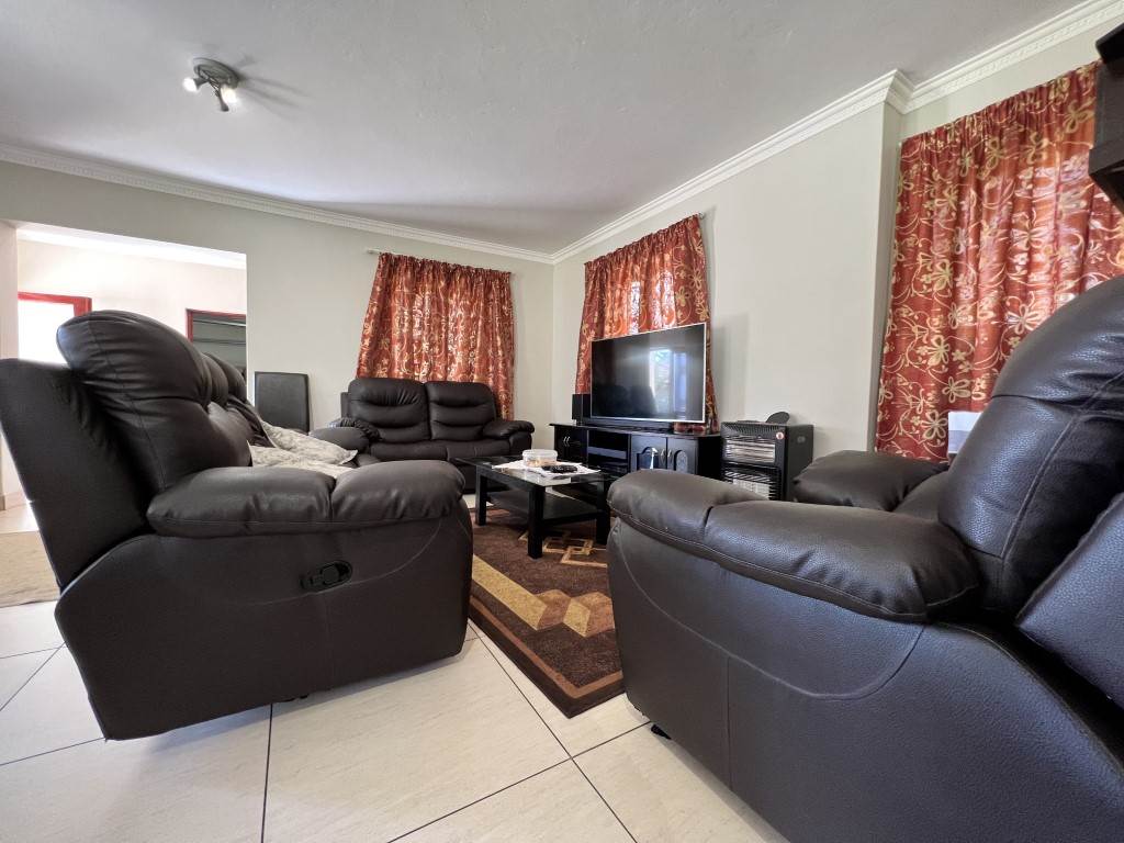 27 Bed Cluster in Rivonia photo number 30